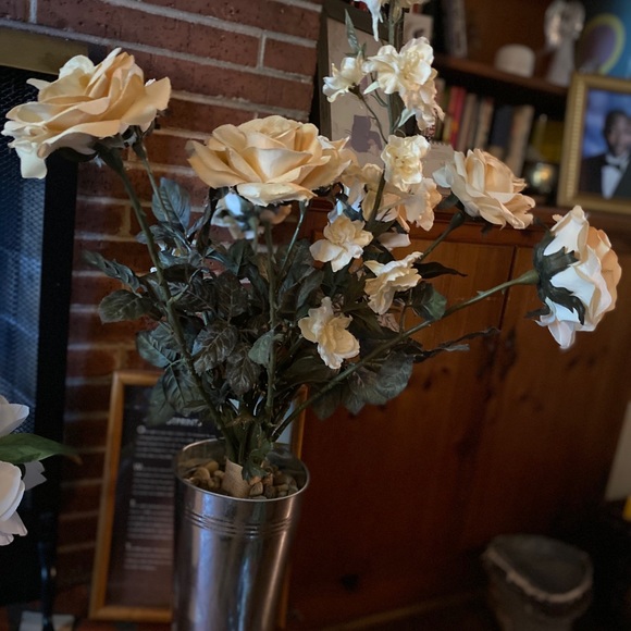 Artificial flower arrangements - Picture 3 of 10